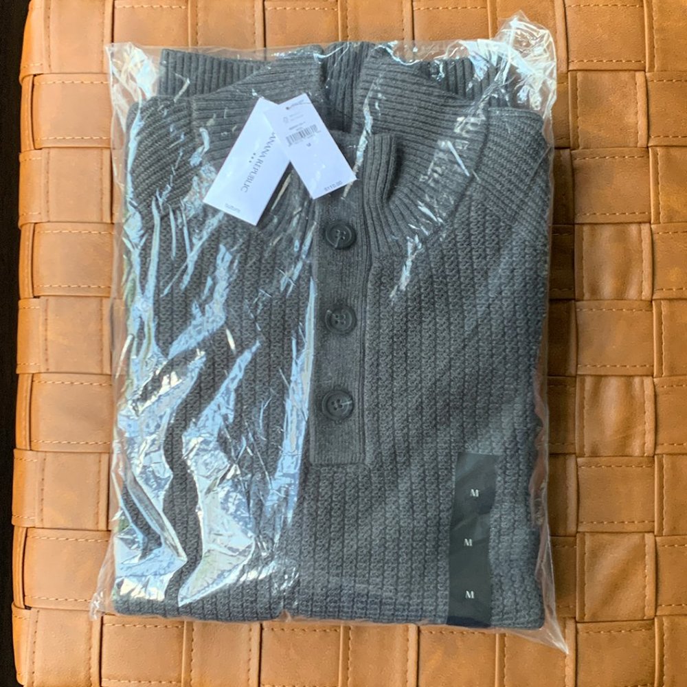 NWT Banana Republic Men's Charcoal Gray Mock-Neck Sweater - Picture 2 of 5